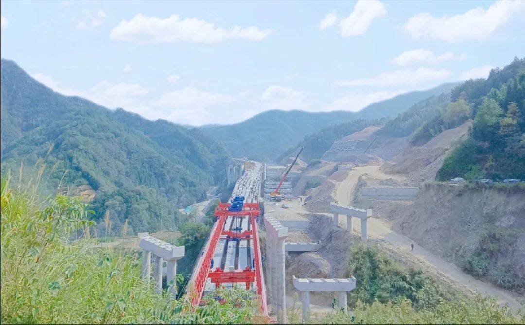 官新高速第三合同段主线半幅贯通,还有._施工_资水_高速公路网