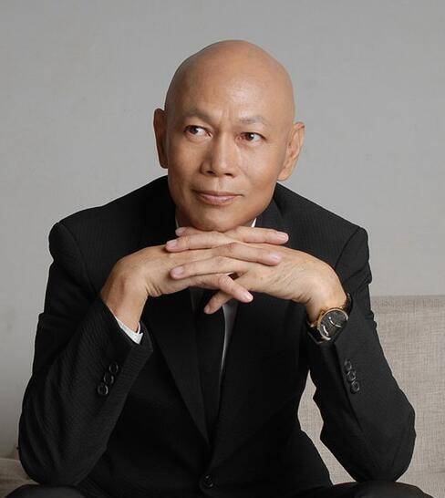 40岁还买不起房被初恋抛弃,拍周星驰一部电影买2套房一辆车_罗家英