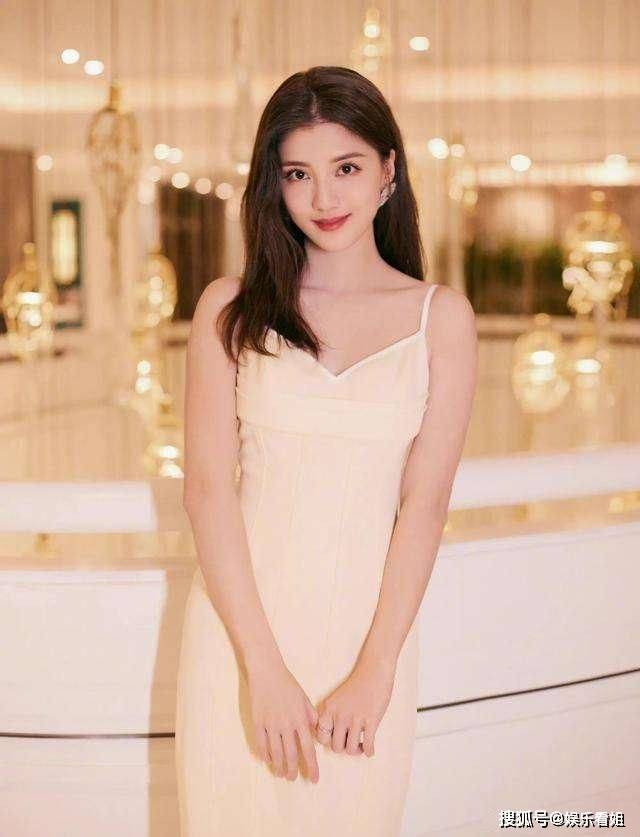 林峰前女友官宣新恋情,晒与百亿富三代合照,两人相拥太甜蜜!