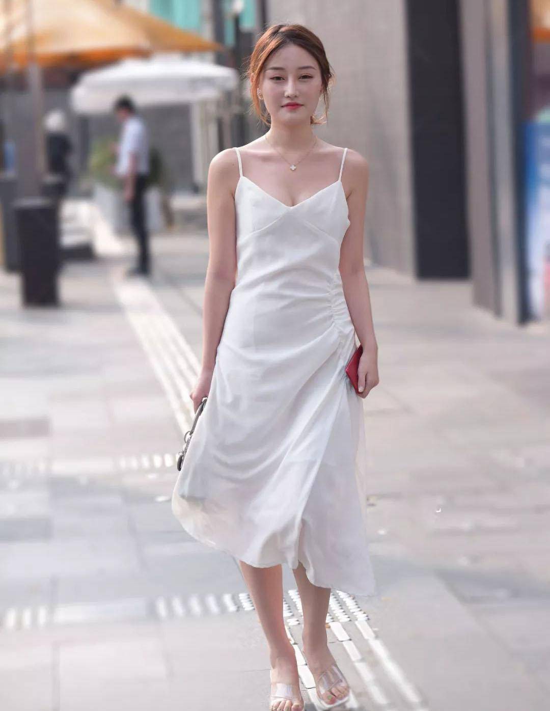 夏季一身优雅长裙搭配,轻盈大方又显知性时尚气质,高挑女生更爱穿