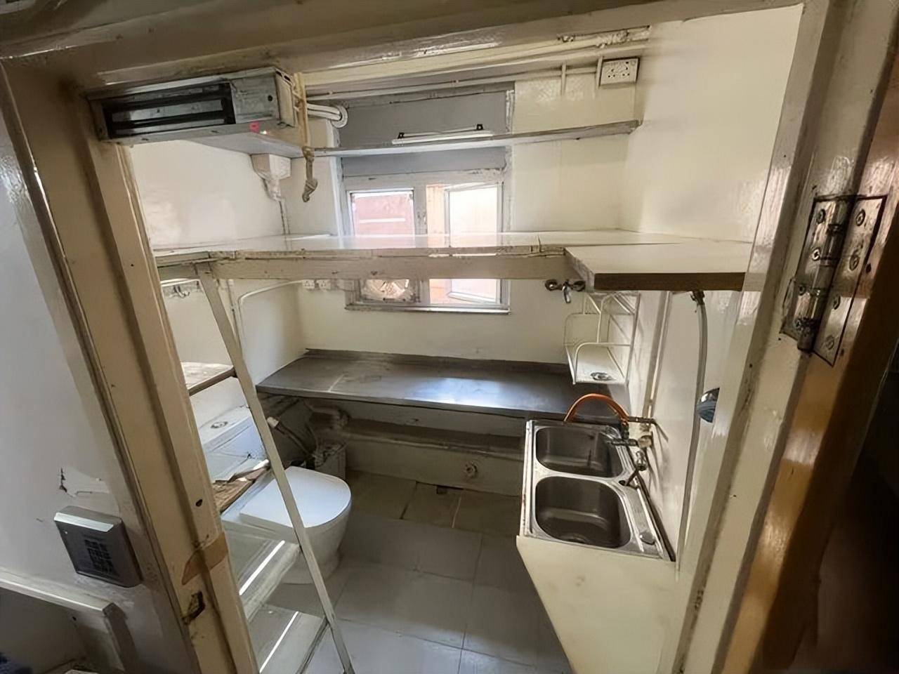 看完香港这些"纳米房",再也不嫌我家小了_房子_卫生间_房东