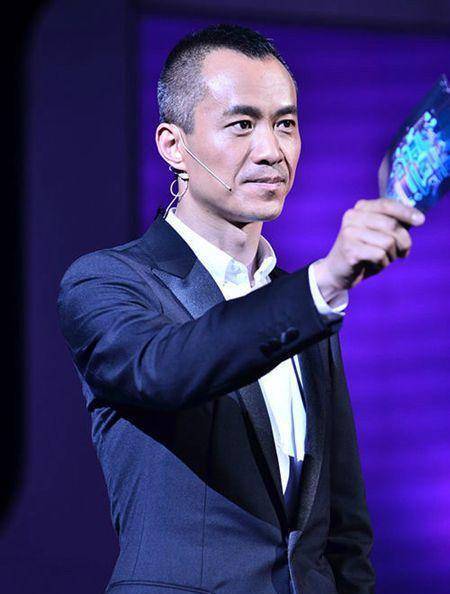 东方卫视主持人李菡,嫁大10岁二婚男邱启明,幸福恩爱令人羡慕_电视
