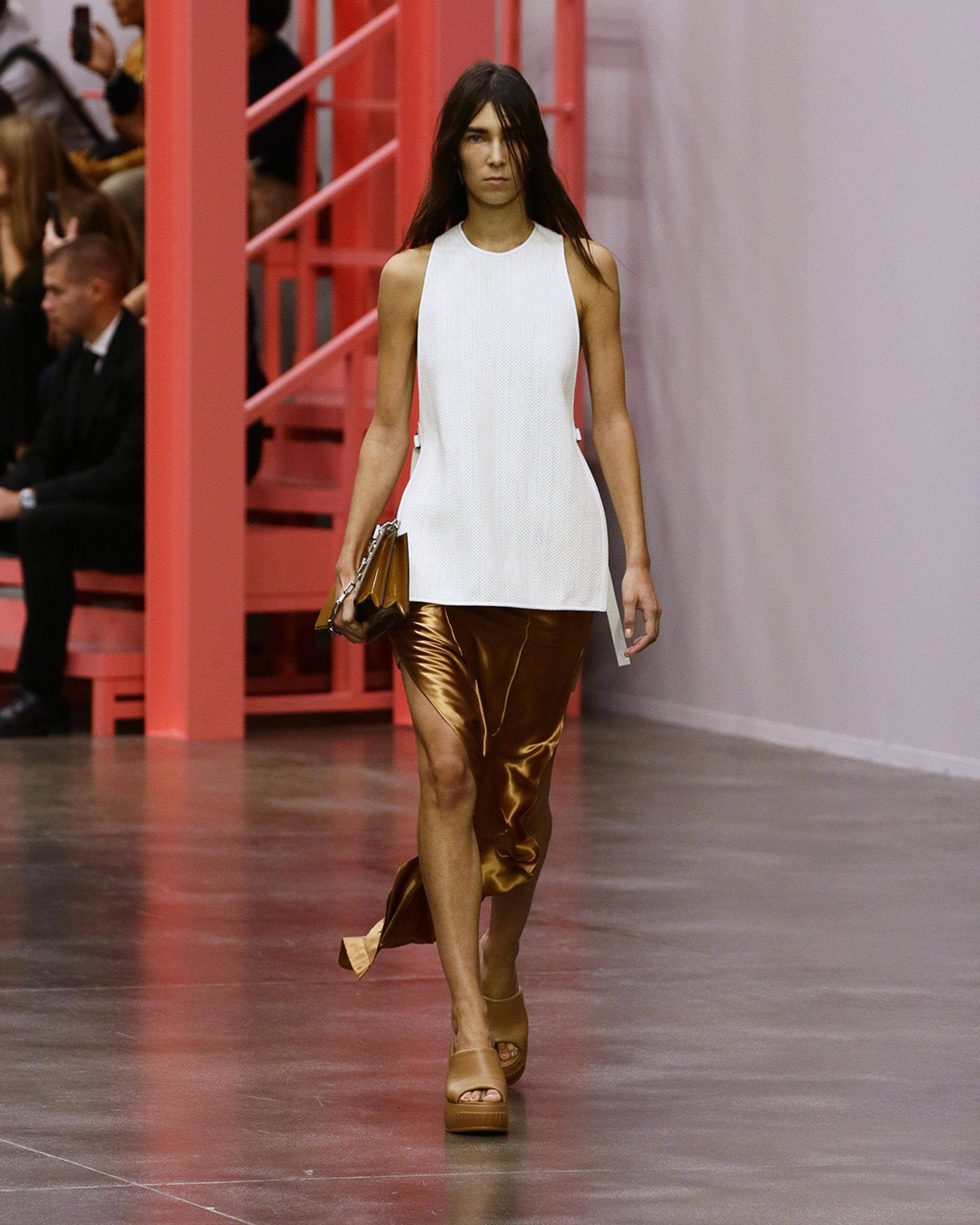 米兰女装周——芬迪品牌时装秀_新华社_春夏_外代