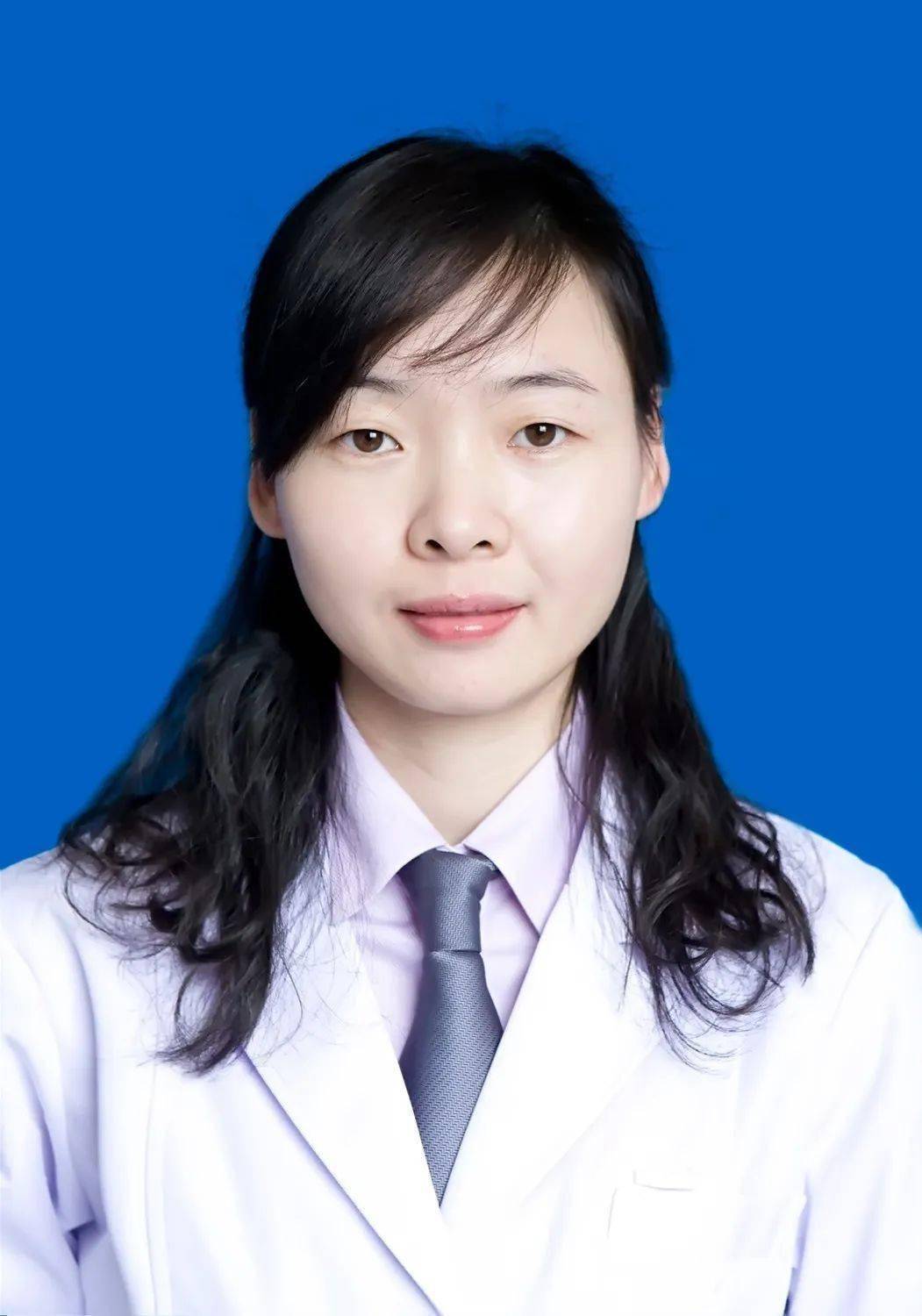 张小萍主治医师·擅长青少年及成人各类错合畸形的正畸治疗及成人复杂