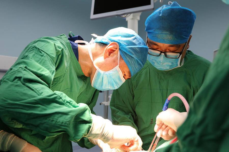 威海市中心医院专家精准施治破顽疾_患者_诊断_治疗