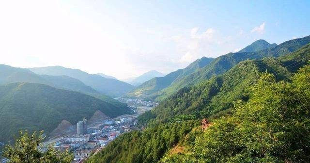 陕西"最低调"的县:人口不足4万,却是我国大熊猫的第二故乡_佛坪_县城