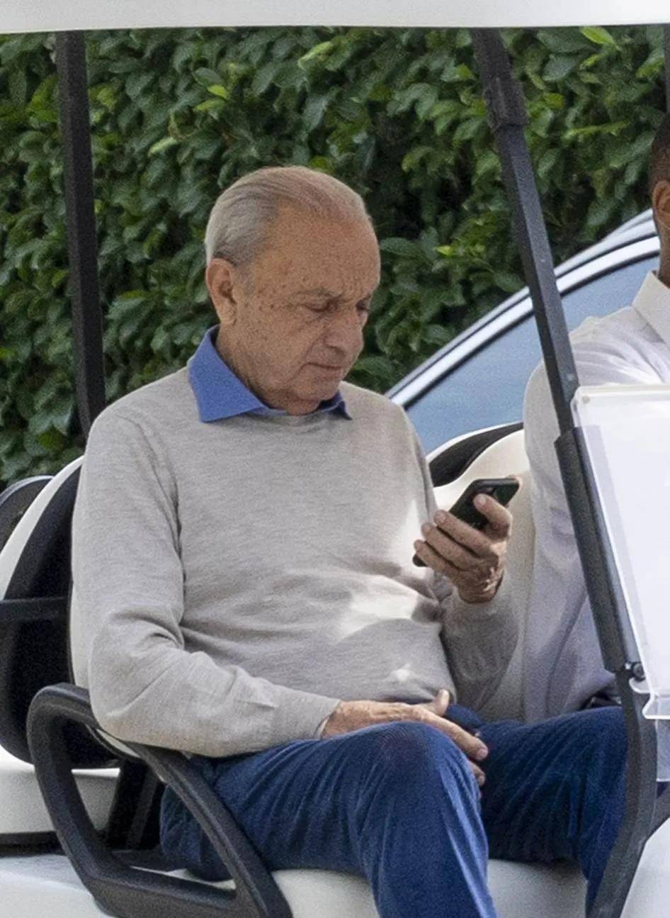 两方的颜值也都不低,而且妮可拉家也十分敬重小贝家,79岁的父亲对