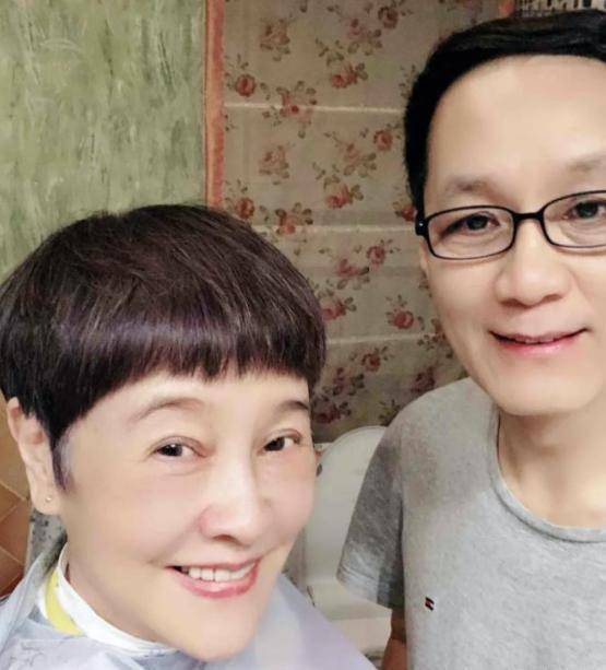 冯远征妻子近照曝光,隐藏了整整26年,难怪不愿意公开她_梁丹妮_网友