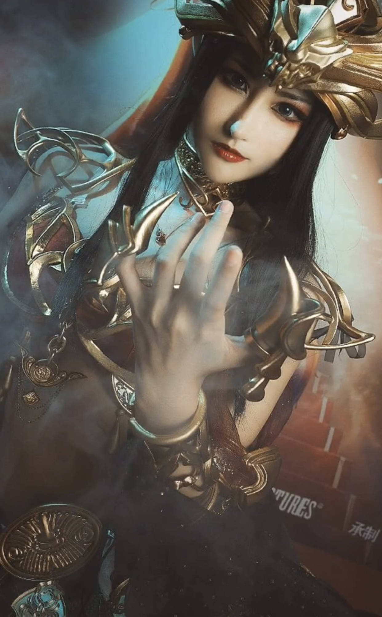 中间还隔着一个云韵,如果拍真人版续集,你觉得让谁来美杜莎女王谁合适