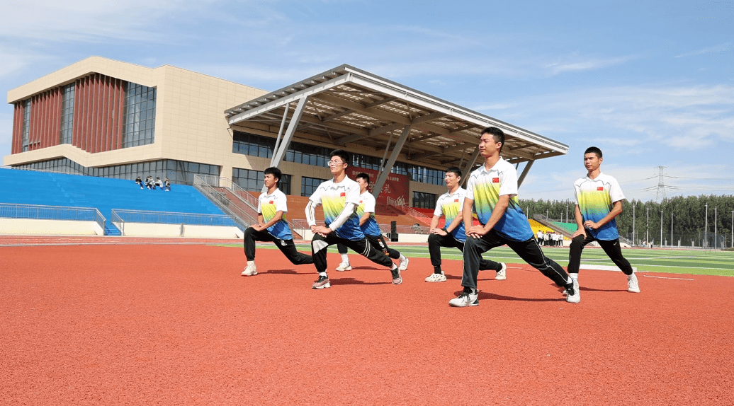 德州天衢新區兩所學校今日揭牌!_建設_體育運動_人才