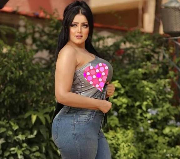 敢于在金字塔前自拍写真,身材曲线曼妙有致_管理_萨尔玛希米_健身