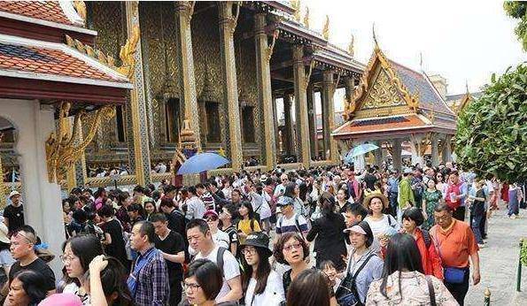 泰国每年接待大量中国游客，为何被当人说“落后”？原因令人深思