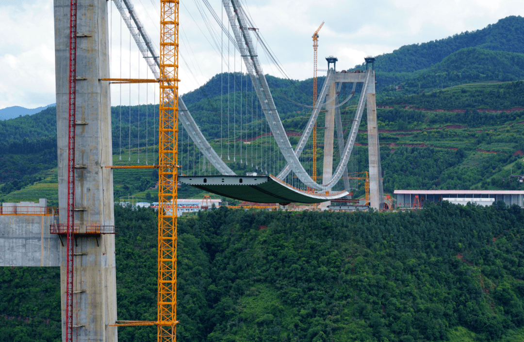 瑞孟高速雪林梁子隧道
