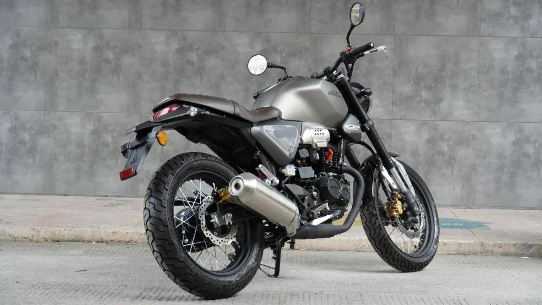 16880元,女新手刺客,五羊本田入门级复古街车 cb190ss 车型展示