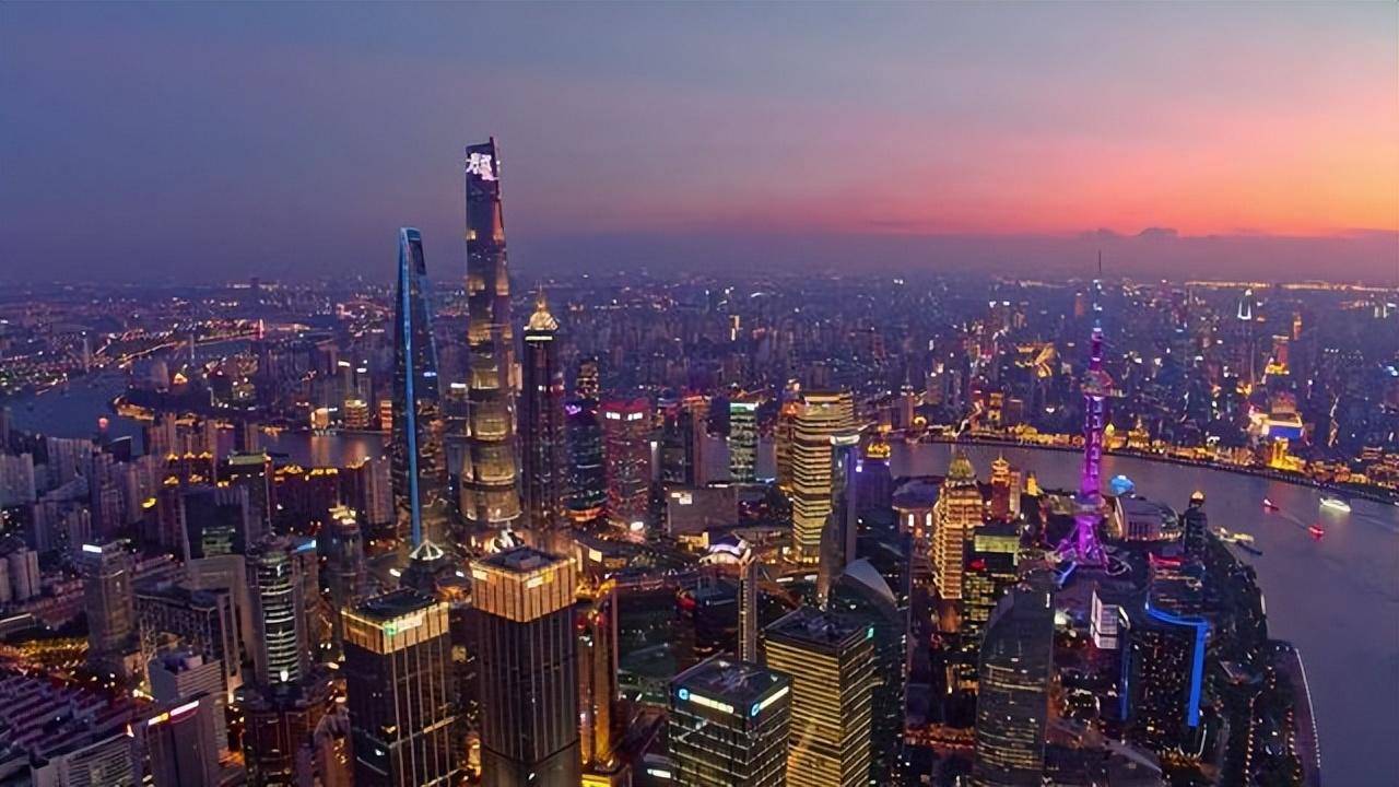 中国夜色超美的4座城市，每个都灯火璀璨夜色撩人，你喜欢哪个？