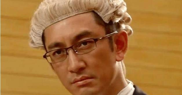 曾是亿万富豪,被21岁娇妻败光全部家产,今和女儿住廉价房_吴启华_明星