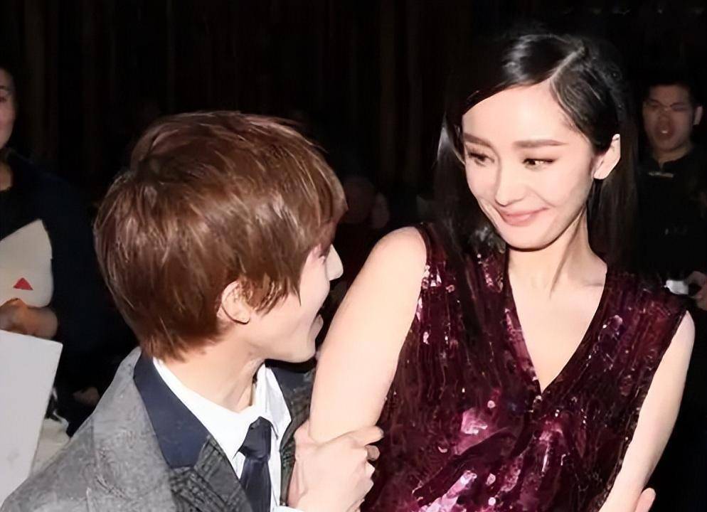 杨幂:15岁遭导演怒扇耳光,如今身价暴涨50亿,离婚撩遍小鲜肉_黄轩