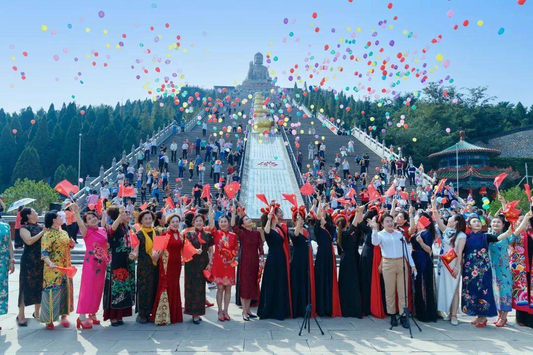 "放飞中国梦"彩色气球放飞活动活动内容:景区将安排红歌合唱团现场