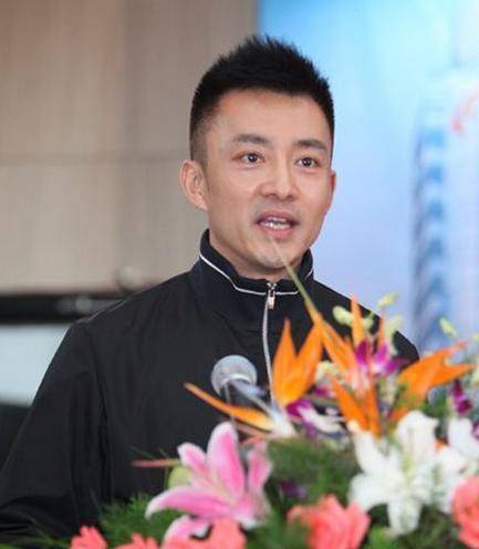 他曾是"电视最帅"主持人,被传绯闻后离职,今是爱奇艺总裁_亚宁_医生