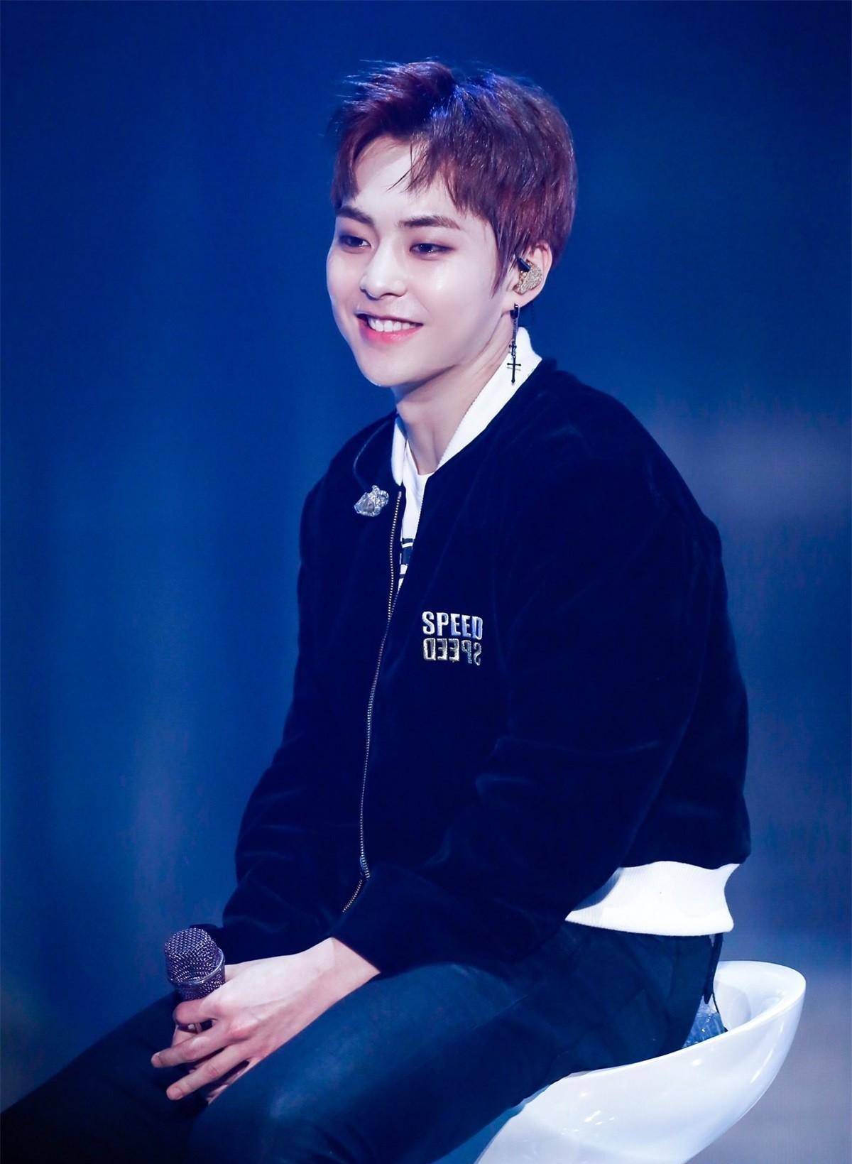 xiumin_k-pop_舞蹈