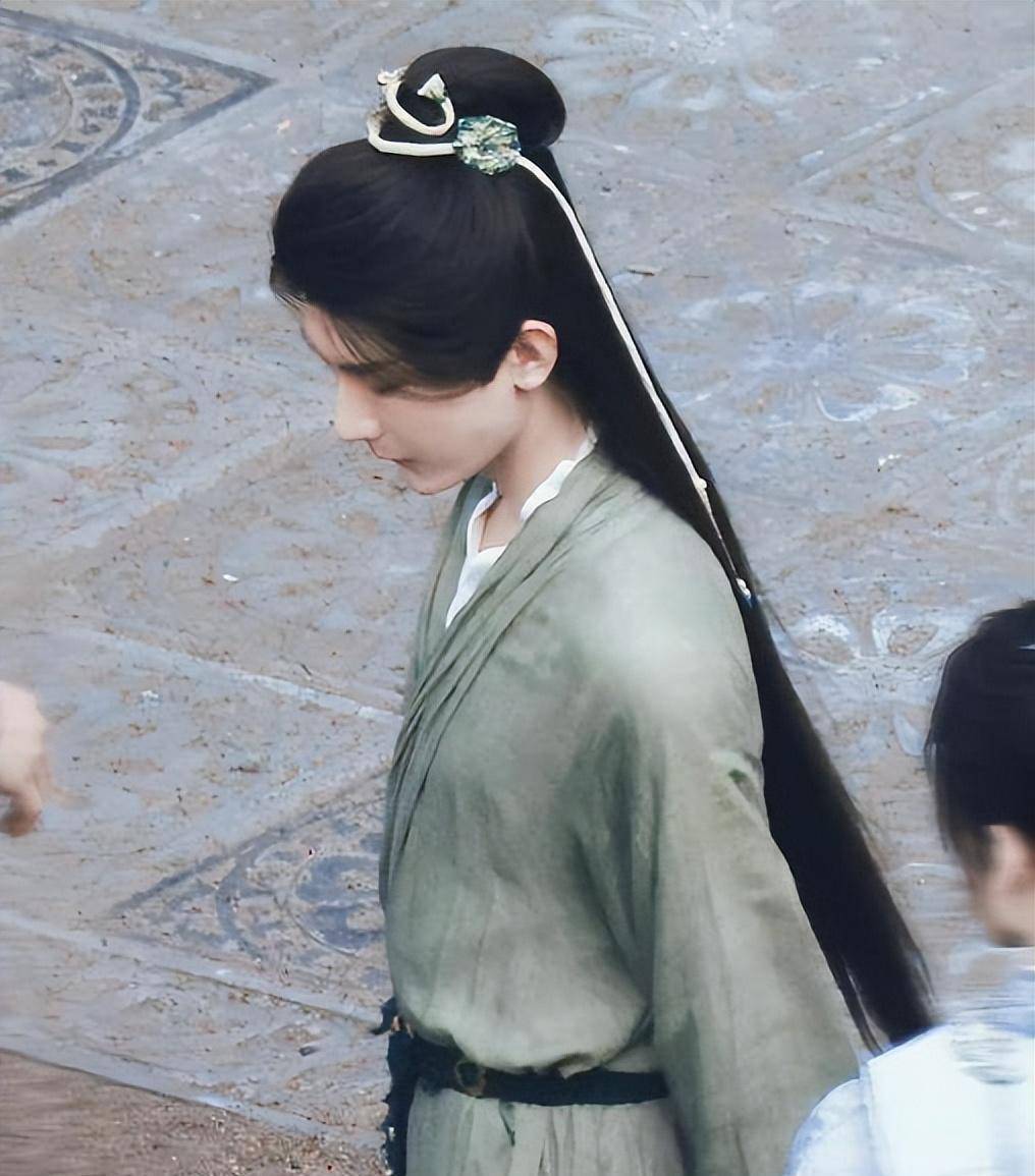 《莲花楼》李相夷造型真多,成毅颜值360°无死角,白衣骑马太仙了_古装