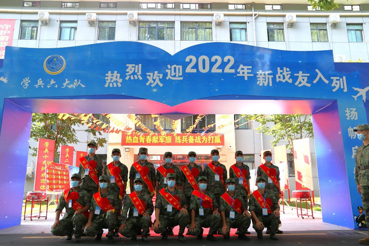 走进新兵营(一)| 新战友,请入列!_班长_生活_军人