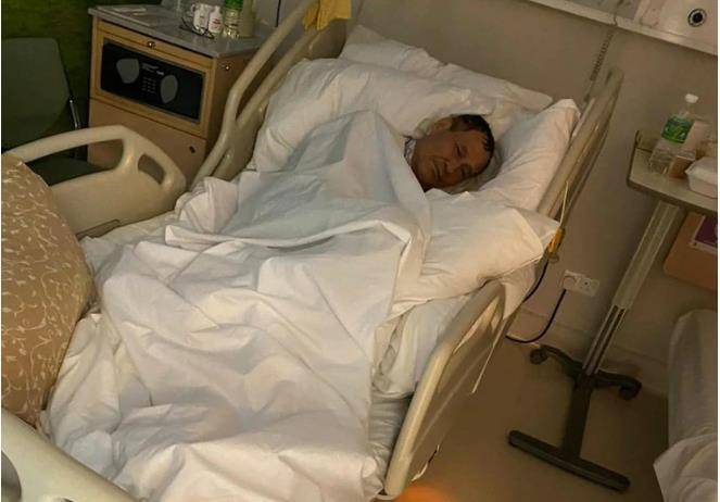 76岁陈惠敏患肺病,蜷缩病床面容憔悴,与妻子刚领证结婚_陈慧敏_李小龙