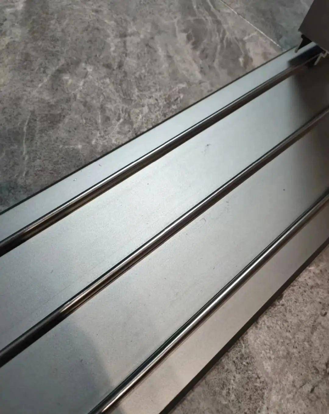 厨房到底选吊轨门好,还是地轨门好?