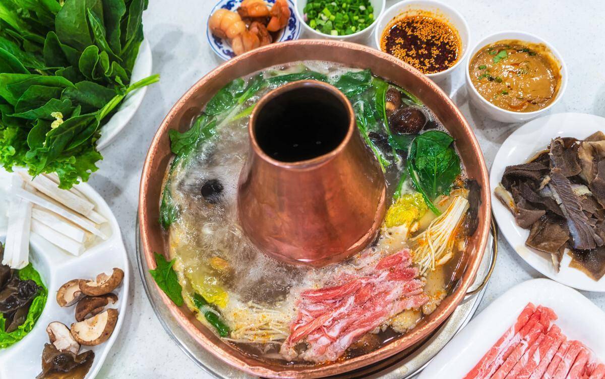 舌尖上的东北春节:蒸年糕,铜火锅,血肠和皮冻,忘不掉的味道_高汤_冻