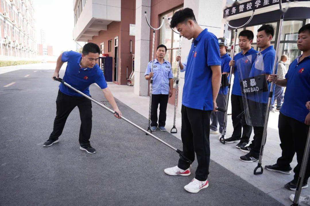 筑牢安全防线 共建安全校园|通许县丽星初级中学开展反恐防暴安全演练