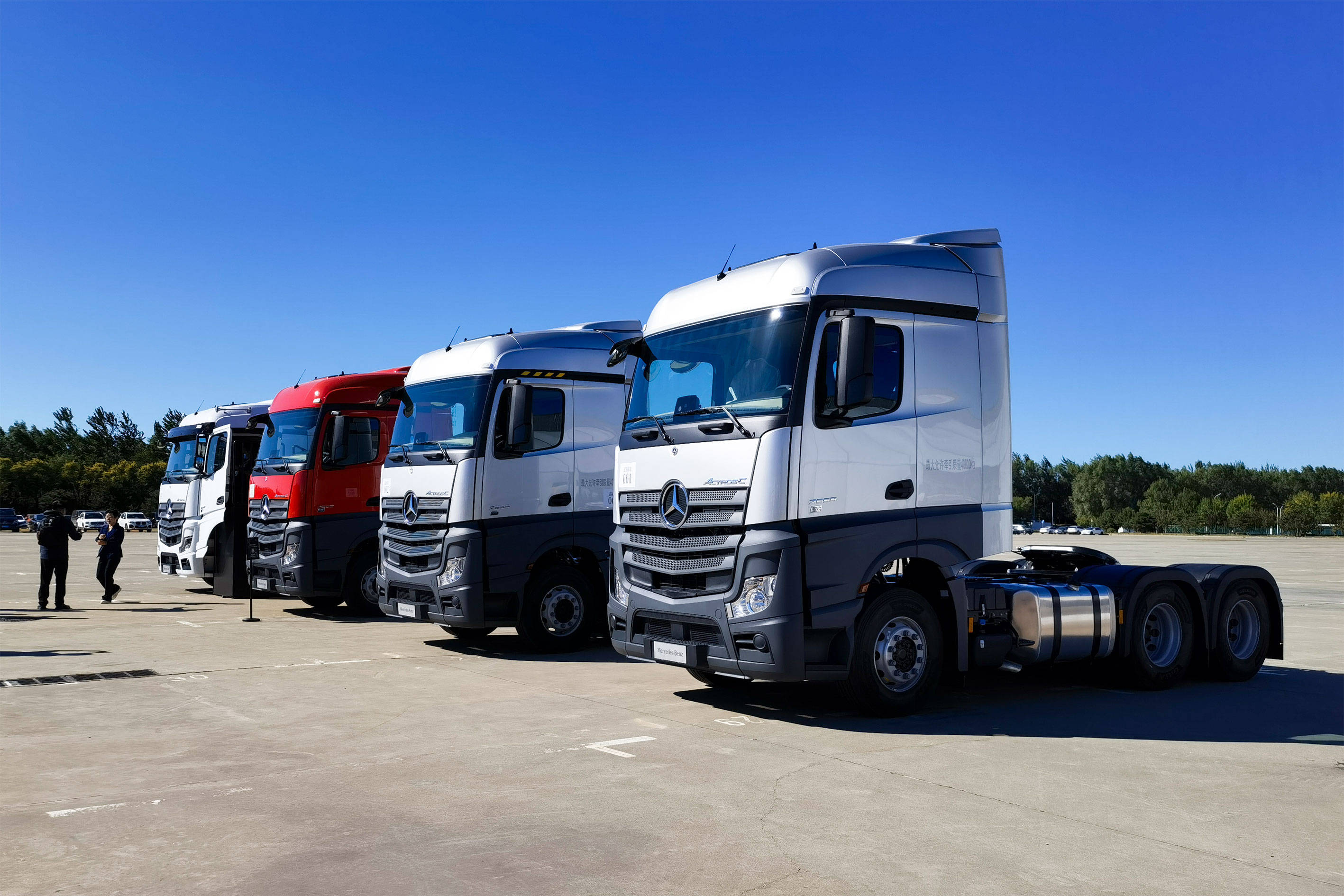 奔驰国产重卡下线将引发鲶鱼效应,未来国际品牌差别化运营成为趋势