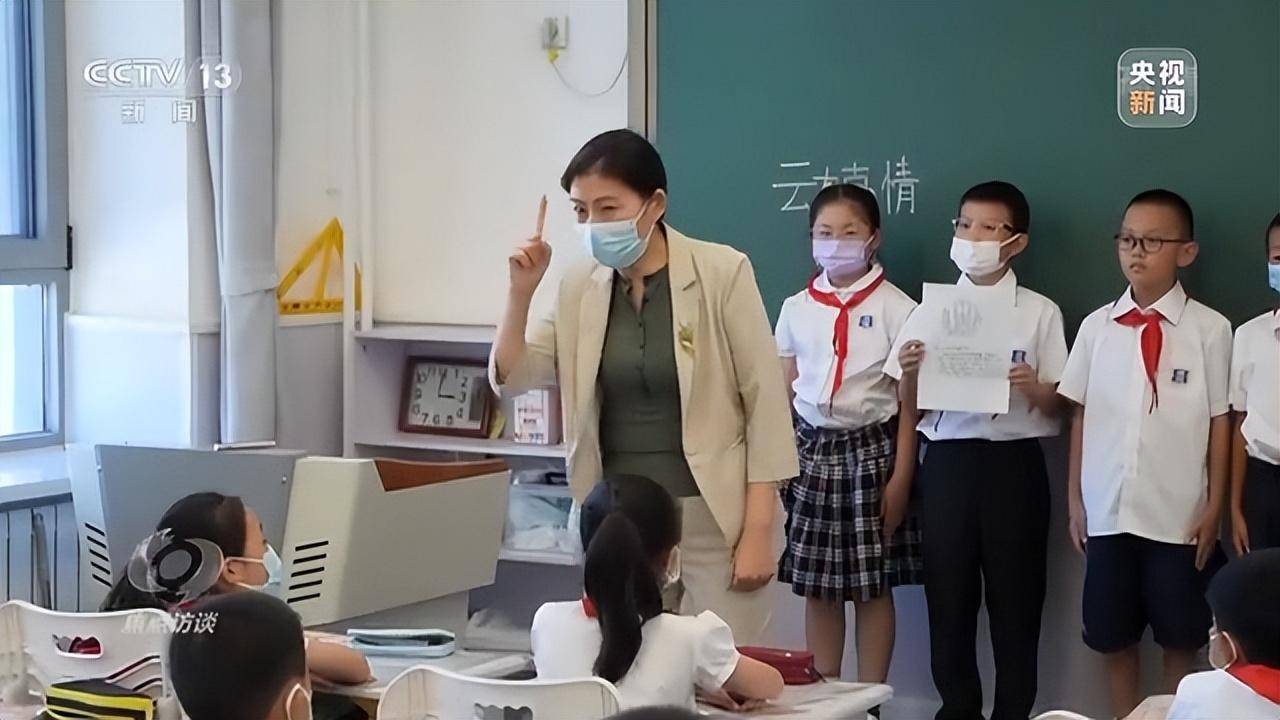 关注|《焦点访谈》聚焦"双减"一年看变化!_轮岗_陈燕_作业负担