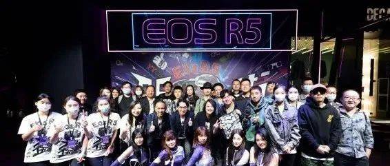 佳能“R5次元街”破次元落地北京三里屯_潮流_赛博_区域