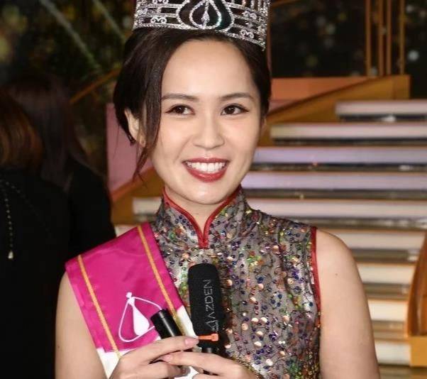 剧情中,阿may重遇陈永仁时,佣人带刚放学的陈玥琪会合母亲,因此遇到亲