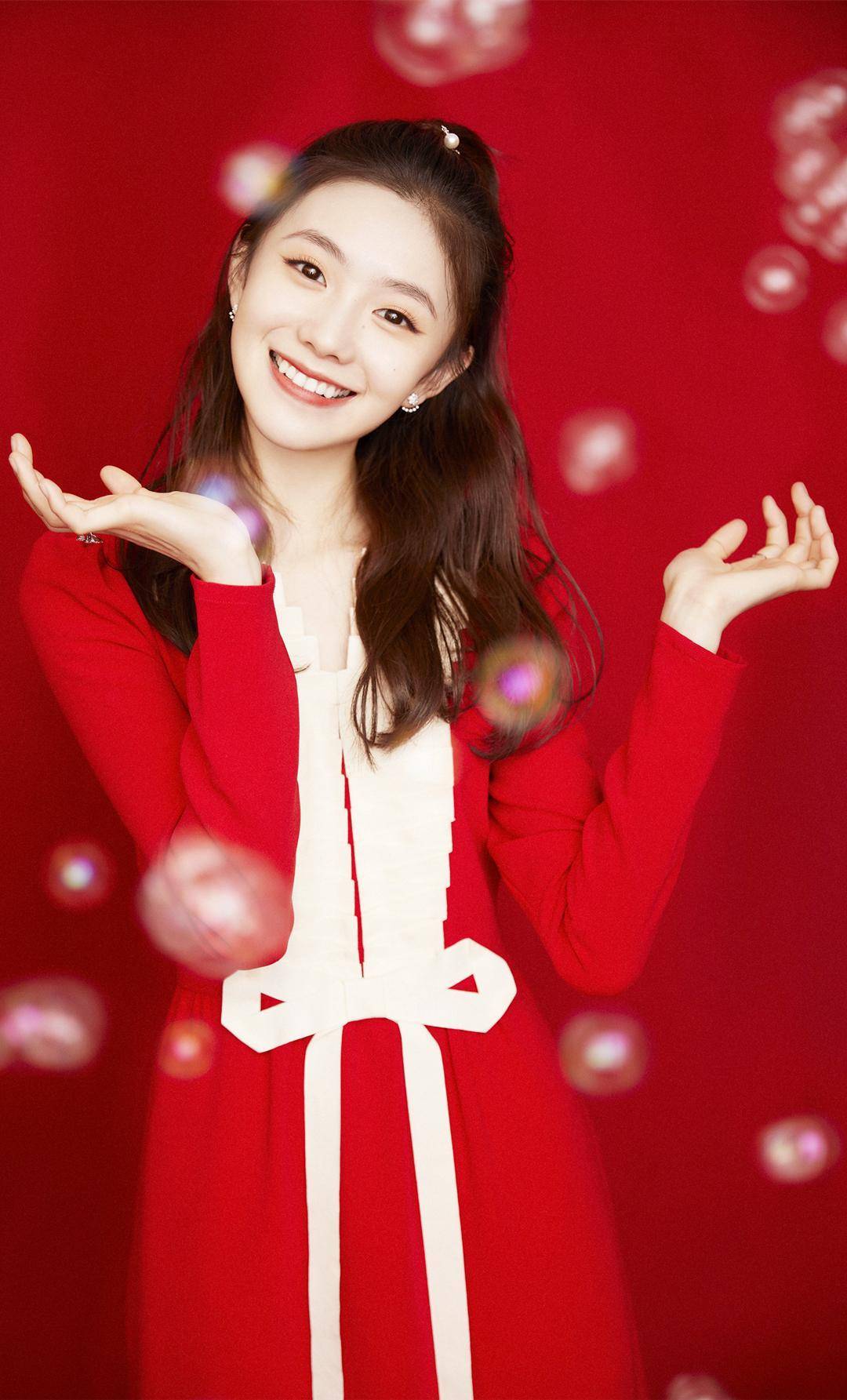 00后新任"谋女郎",刘浩存制服写真,今日份学院风小兰_张艺谋_电影