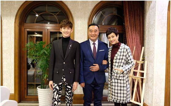 《流星雨》11年后,52岁慕容云海妈妈晒近况,和张翰同框似姐弟_李颖