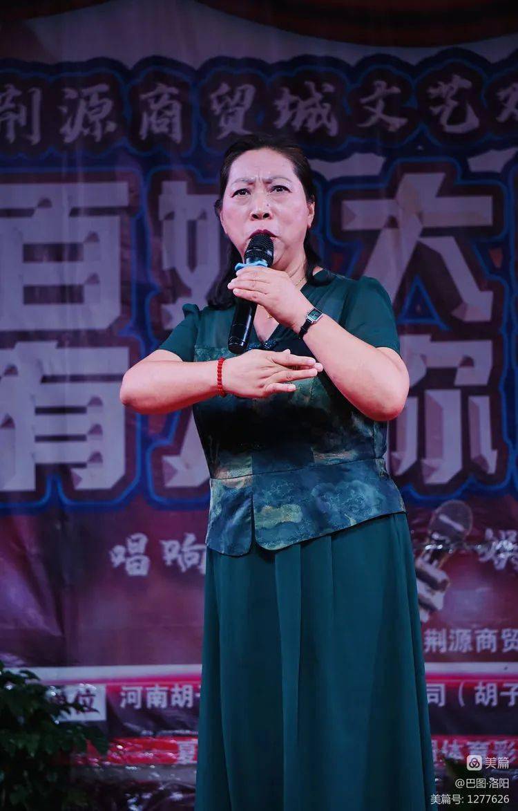《断桥》选段"小青妹且慢举龙泉宝剑"演唱者:著名曲剧表演艺术家海波