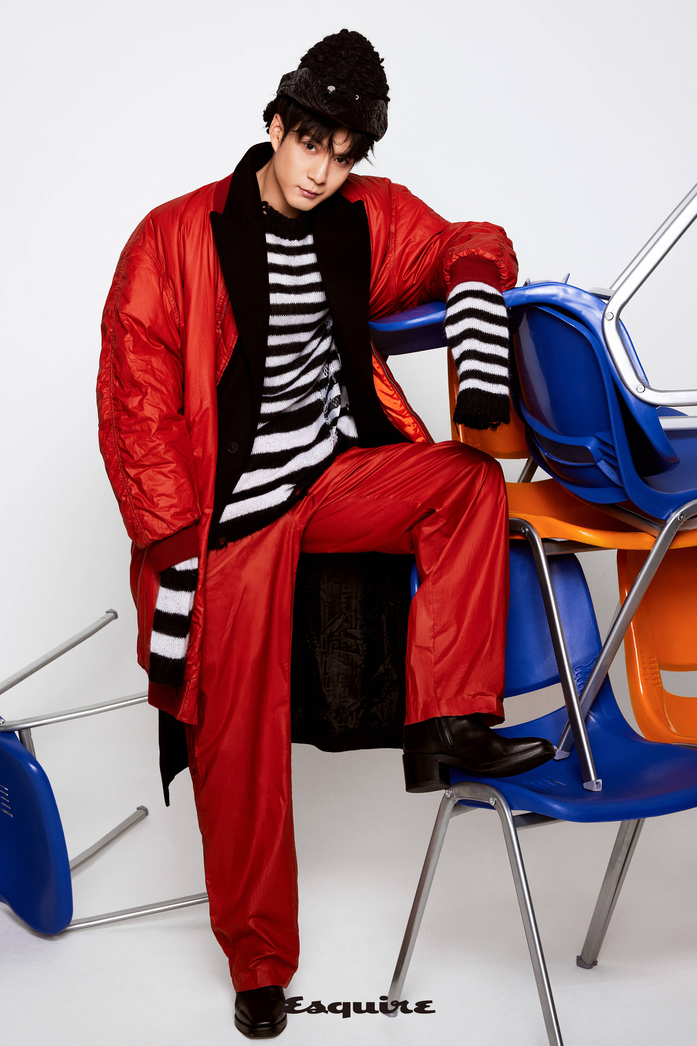 韩东君《时尚先生》黑皮书封面 玩趣混搭恣意张扬_光影_张力_戏剧