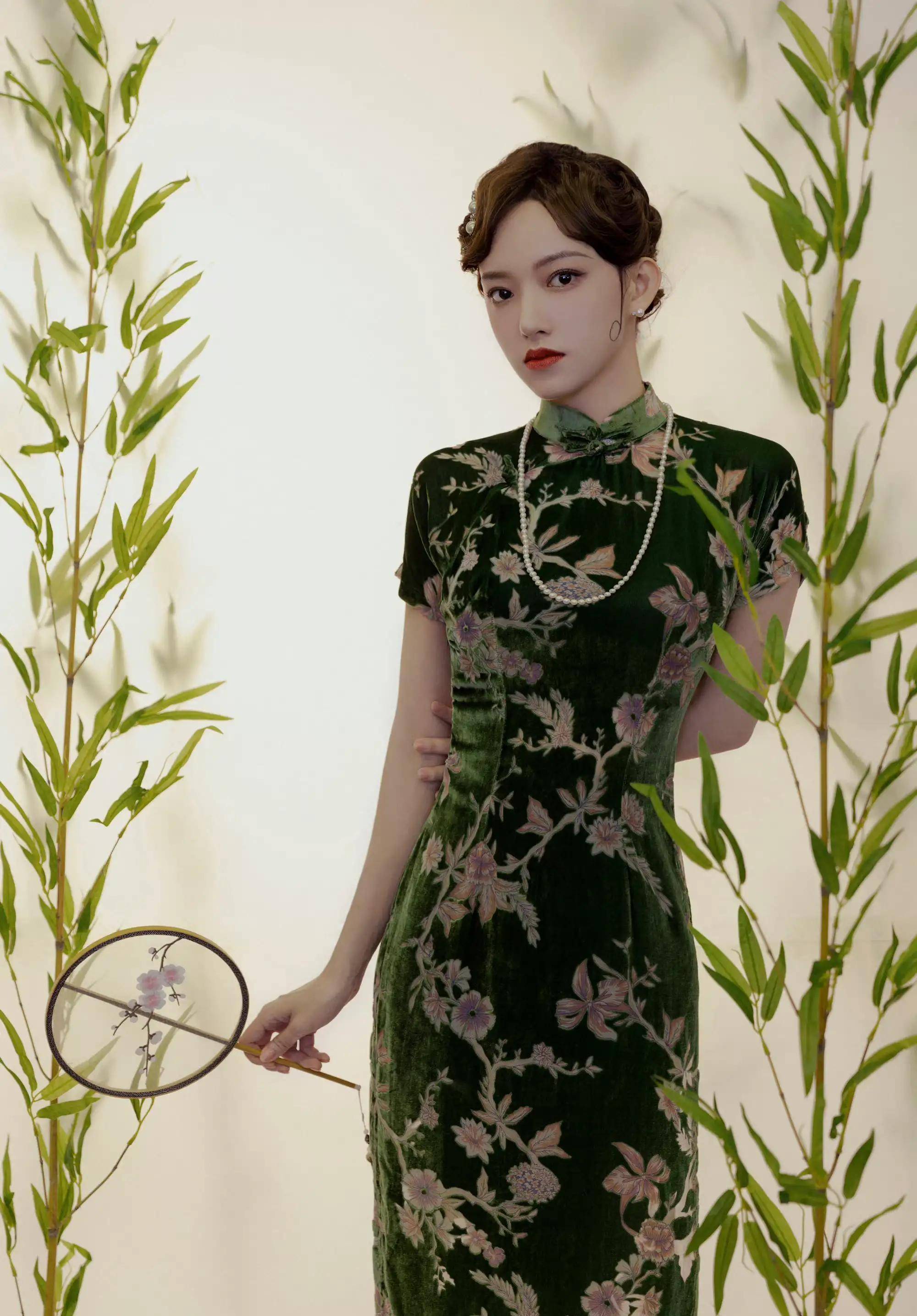 程潇蒙面舞王绿旗袍古色古香_漂亮_丝绒_水润润