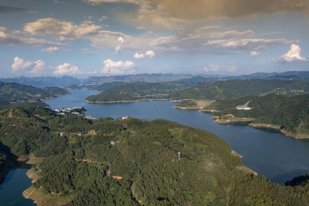 秋游黔西南︱畅游万峰湖，看最美山水画卷