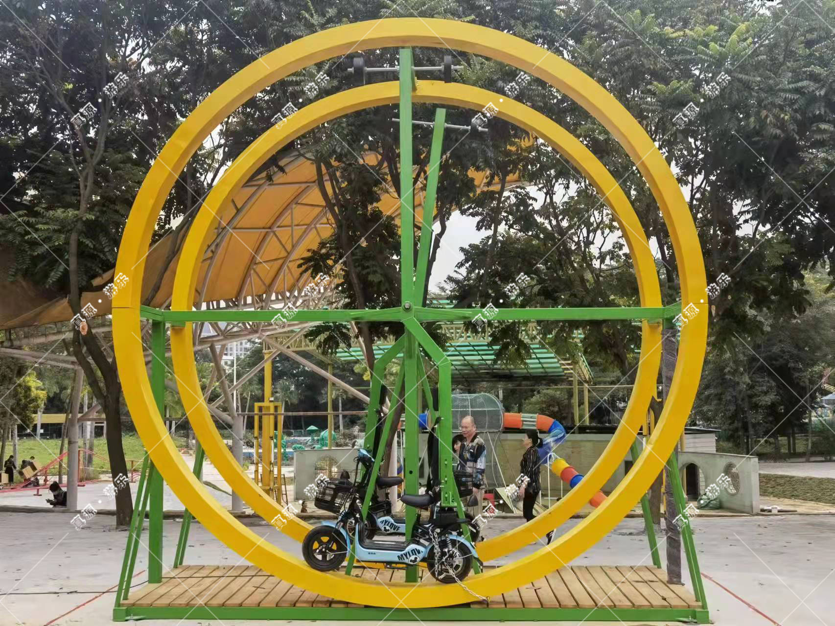 网红360度旋转自行车——你敢来挑战吗?_游乐_设备_锻炼