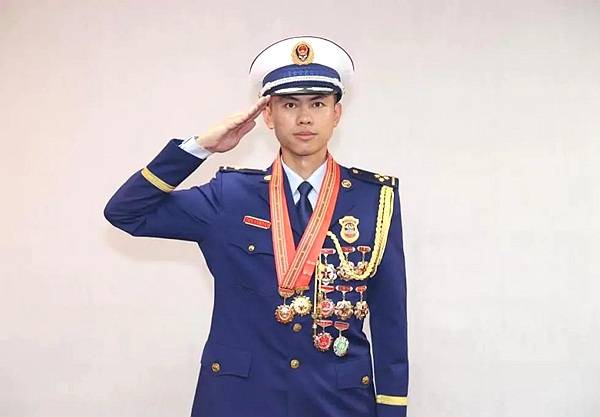 张章煌:冲锋陷阵救民于火 迎难而上火线创新_救援_灭火_工作