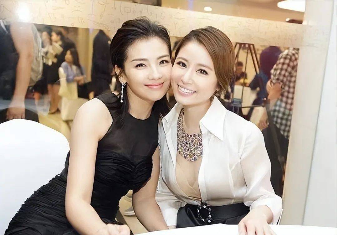 当44岁刘涛和46岁林心如同框,终于见识了御姐范的高级形式_造型_黑色