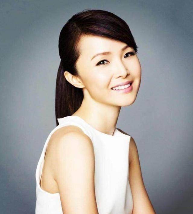 她是甄子丹的亲妹妹,曾被哥哥带入娱乐圈,如今46岁依旧单身_甄子菁