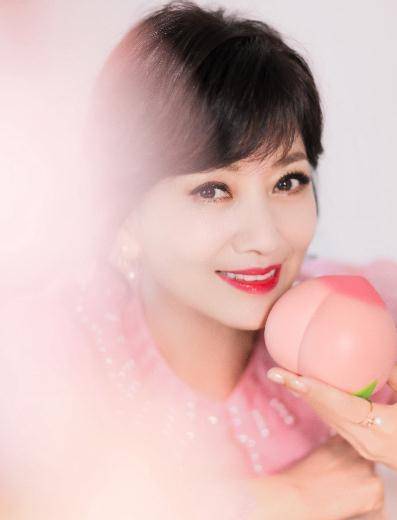 50岁以上"童颜不老",闪亮荧屏吊打小鲜肉的"十大"女星_赵雅芝_杨钰莹