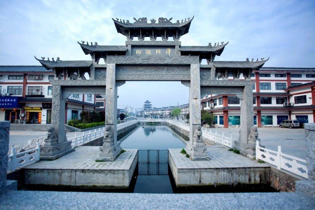 家街边小店吹在洋河酒街的每个角度浓郁的古风仿佛能穿越一般小酌一杯