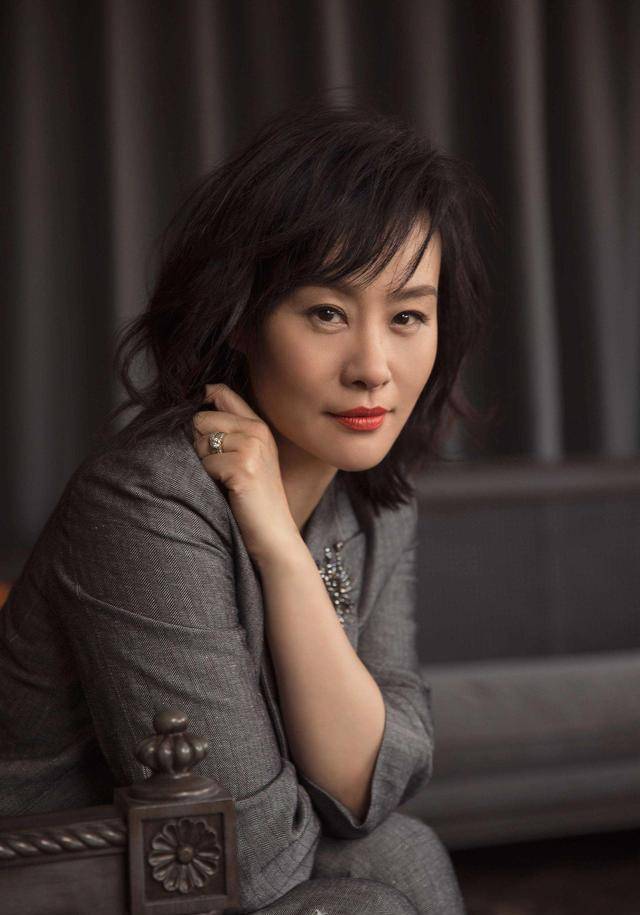 那个时候的邬君梅还比较年轻,但是她已经把文秀这个角色演的很好了.