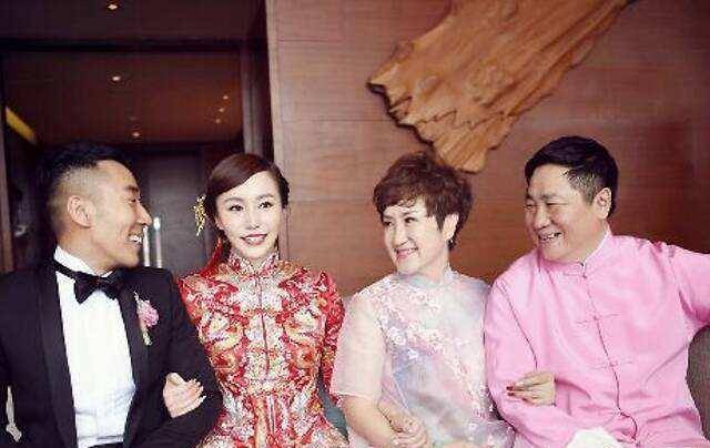 却是颜值十分高,而且两个人的感情也一直不错,生有一个女儿叫刘笑歌