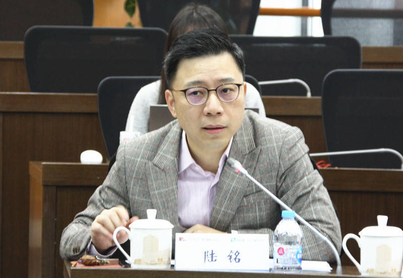 对话陆铭:要实现城市公共服务均等化,就不能带有身份歧视 |致知100人