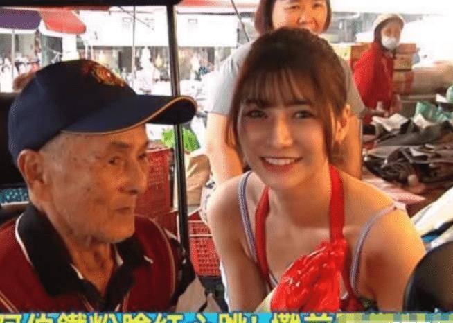 抖音最美“卖鱼西施”火了,颜值不输明星,老伯不敢正视! 抖音最美“卖鱼西施”火了,颜值不输明星,老伯不敢正视!